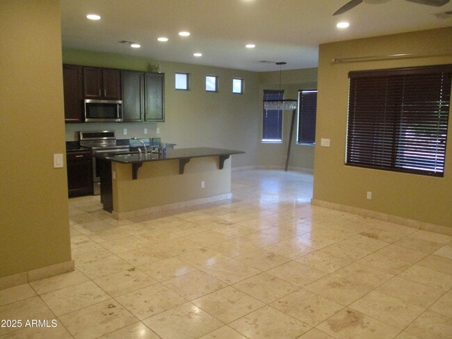 Building Photo - 2304 W Bonanza Ln