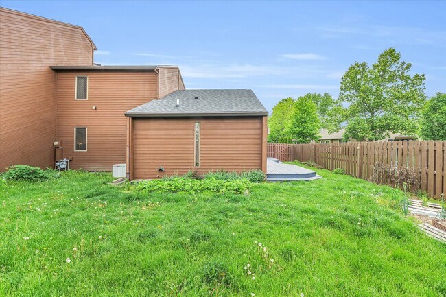 Building Photo - 1 Lyndhurst Village Ct