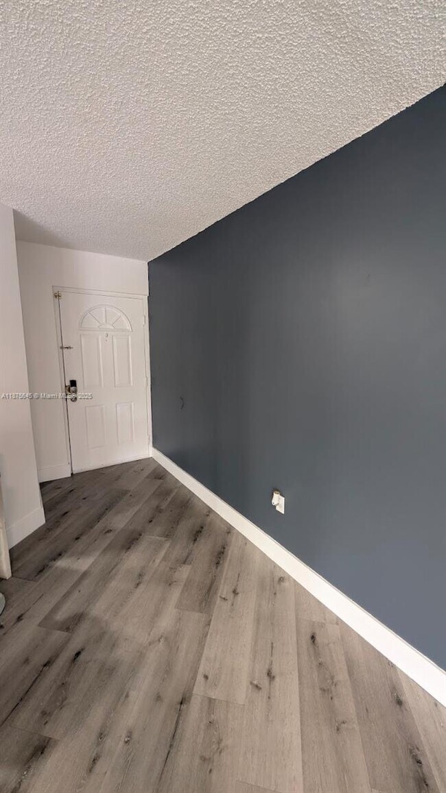 Foto del edificio - 6292 NW 186th St