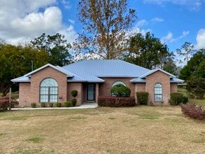 Building Photo - 236 SW Stanley Ct