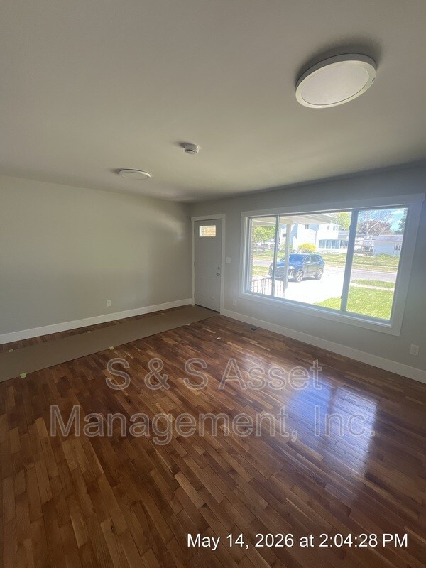 Foto del edificio - 4106 Stillwell Ave
