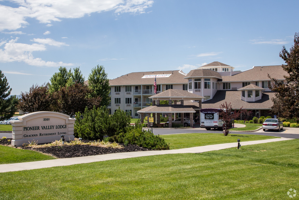 Primary Photo - Pioneer Valley Lodge