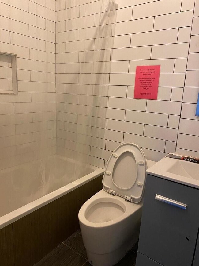 Foto del edificio - 282 Schaefer St