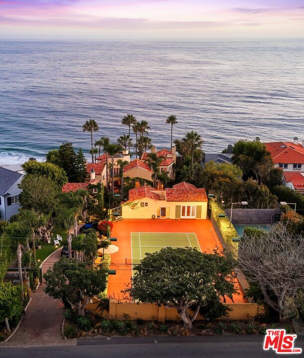 Foto del edificio - 7107 Birdview Ave