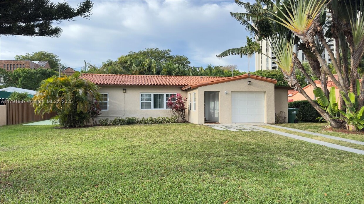 Foto principal - 1520 NE 108th St