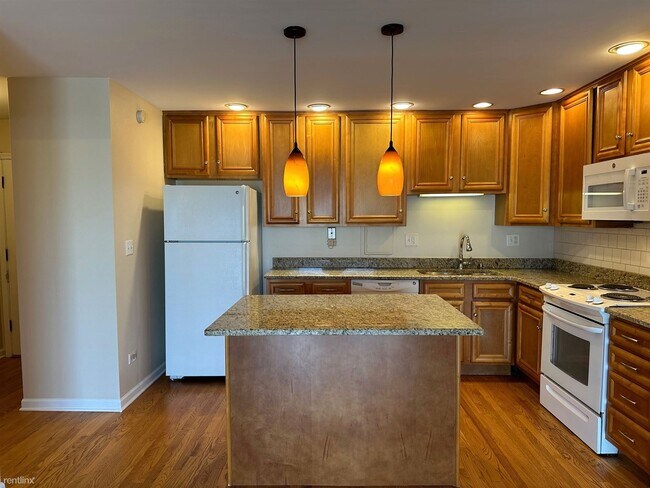 Foto del edificio - 1 br, 1 bath Condo - 870 E Old Willow Rd A...