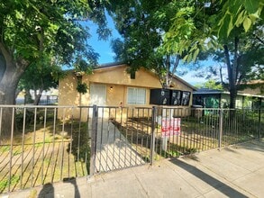 Building Photo - 928 K St