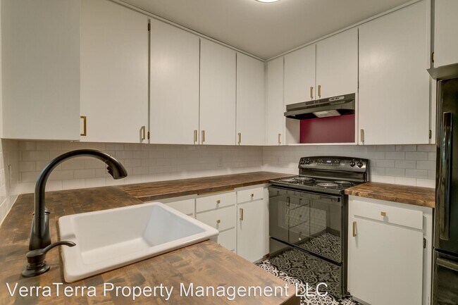Building Photo - 3 br, 1 bath House - 13717 Stone Ave N