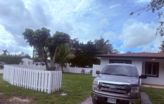 Foto del edificio - 1801 NE 25th Ave