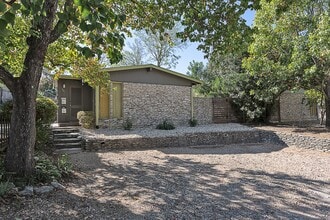Building Photo - 1119 Mariposa Dr