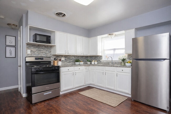 Building Photo - 9111 S Kingston Ave