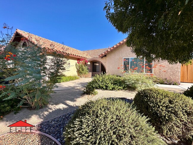 Building Photo - BEAUTIFUL HERITAGE HOME AVAILABLE NOW!