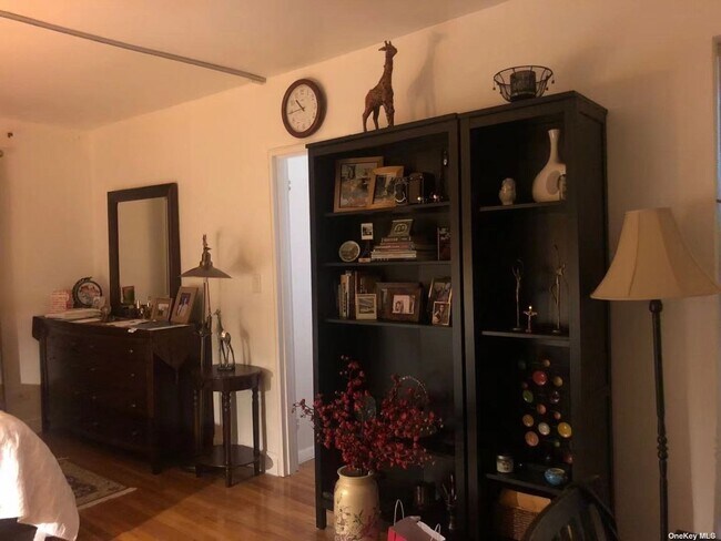 Foto del edificio - 143-36 Barclay Ave