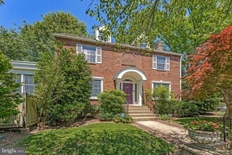Building Photo - 4401 Davenport St NW
