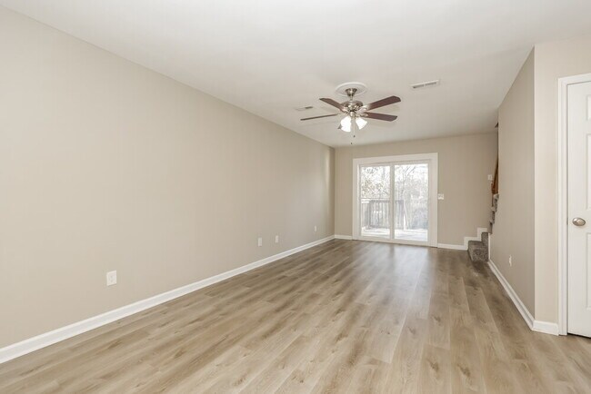 Foto del edificio - 141 Bill Stewart Blvd