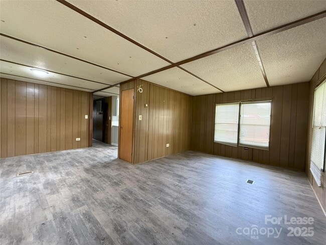 Foto del edificio - 209 Bryson Rd