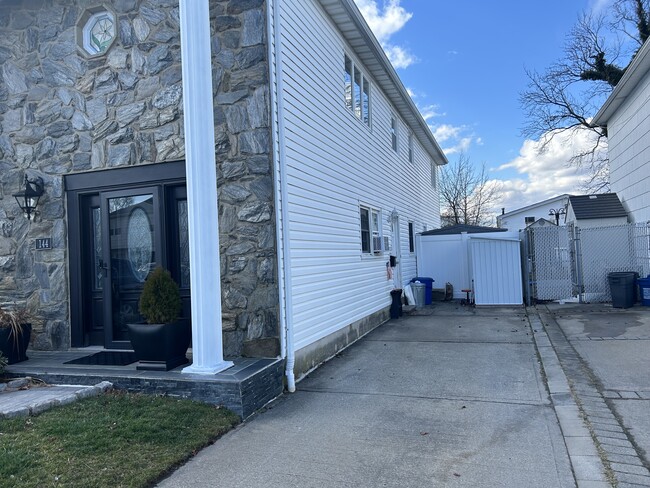 Building Photo - 144 Bridgetown St