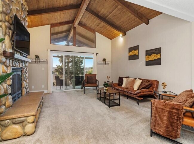 Building Photo - 912 Knoll Vista Dr