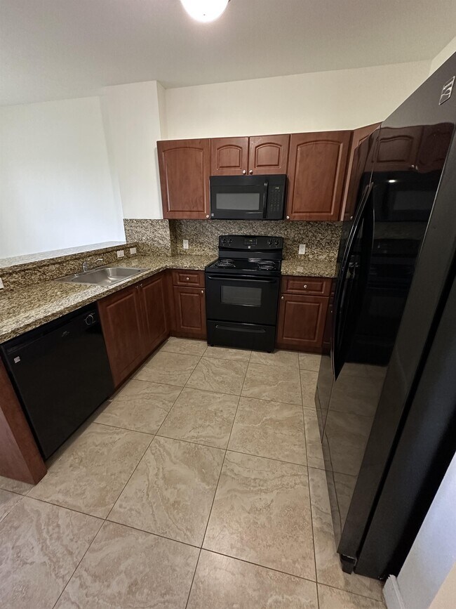 Foto del edificio - 18230 NW 59th Ave
