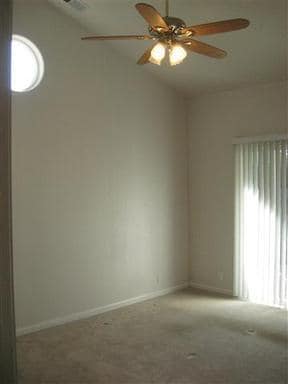 Foto del edificio - Spacious 3 Bedroom Home In North Chico! Attached Garage and Fenced Backyard PLUS Pet Friendly!
