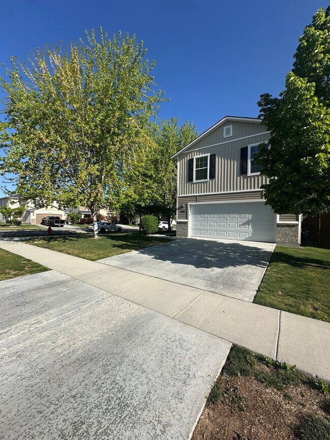 Foto del edificio - Ready for Move In - Cedar Creek Spacious L...