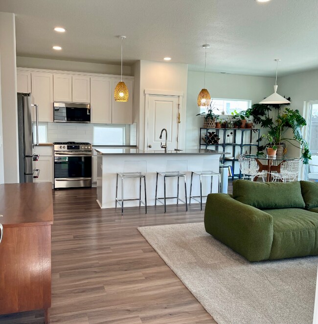 2558 NW Spruce Pl, Redmond, OR 97756 House Rental in Redmond, OR