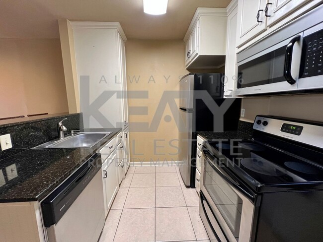 Building Photo - 2 Bedroom Townhouse in Lafayette!