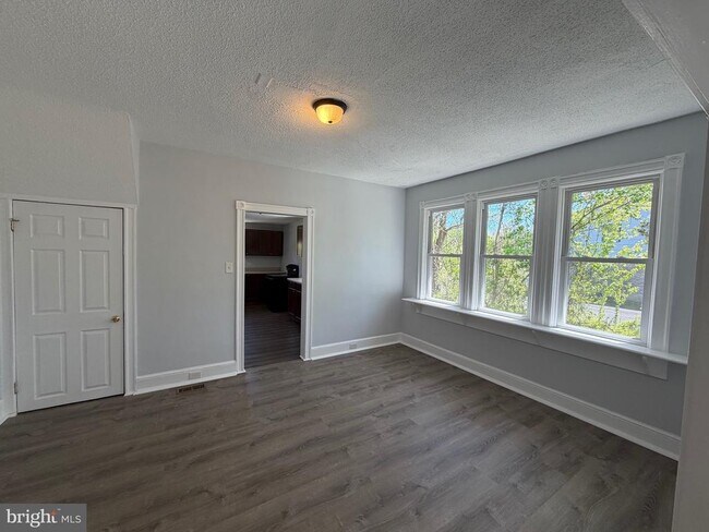 Foto del edificio - 705 W White Horse Pike