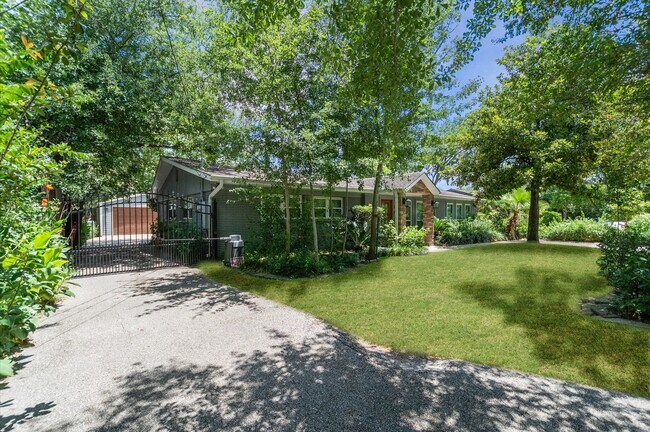 Foto del edificio - 1320 Woodvine Dr