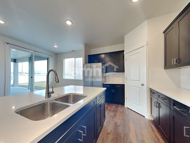 Building Photo - 9263 W Clancy St