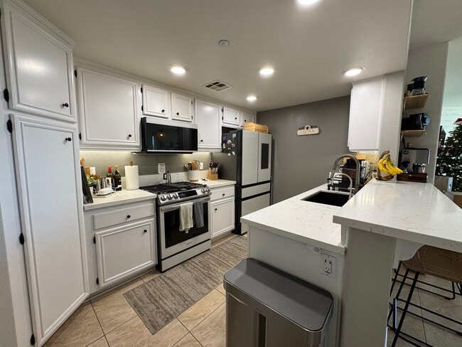 Foto del edificio - 243 Riverdale Ct