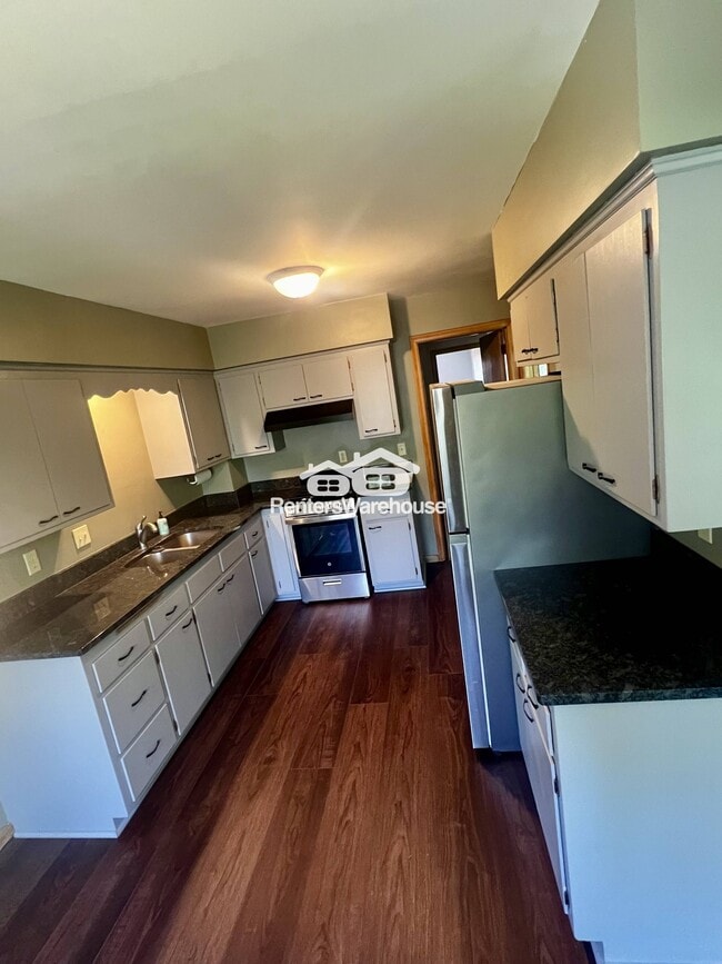 Building Photo - 405 Monroe Pl