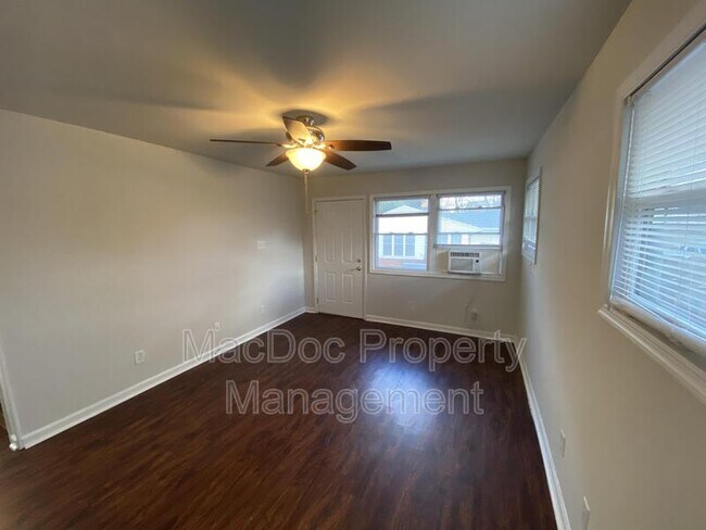 Foto del edificio - 1012 Julian Dr