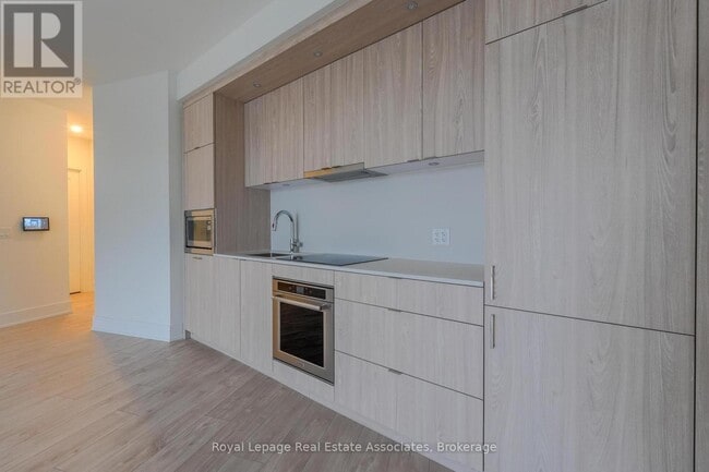 Building Photo - 259 The Kingsway