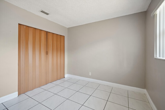 Building Photo - 1281 NW 30th Ave