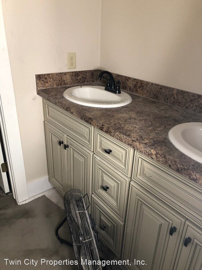 Foto del edificio - 2 br, 1 bath House - 506 East 23rd St.