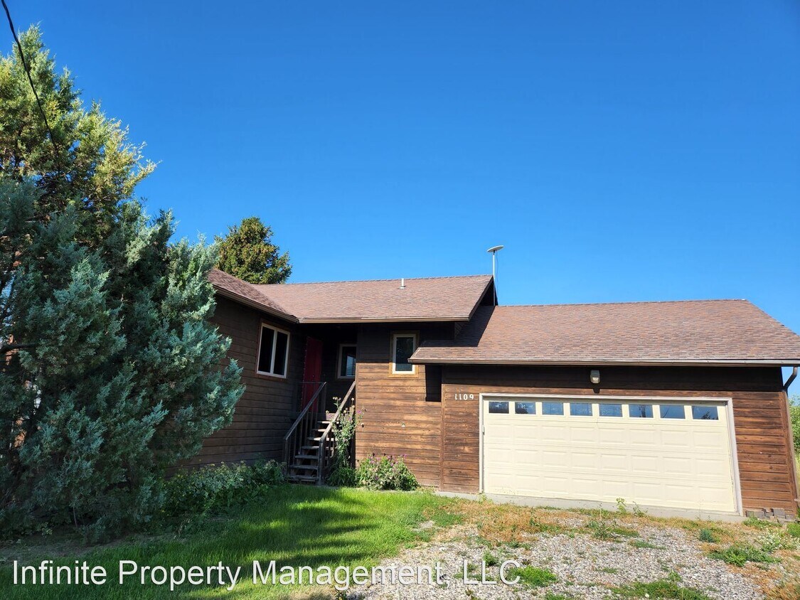 2 br, 2 bath House 1109 Thomas Drive House Rental in Bozeman, MT