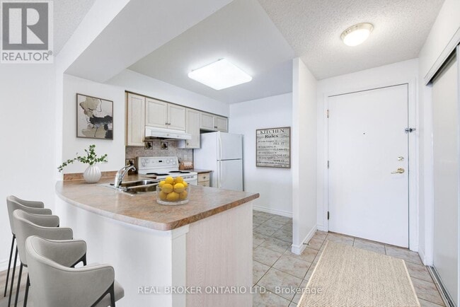 Building Photo - 35-1535 Kingsbridge Garden Cir