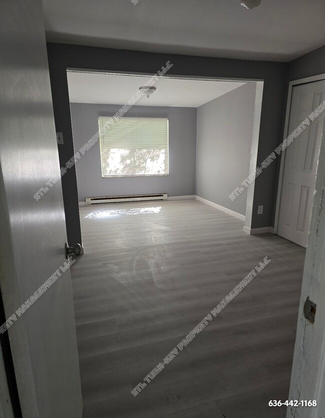 Building Photo - 2910 Holiday Hill Dr