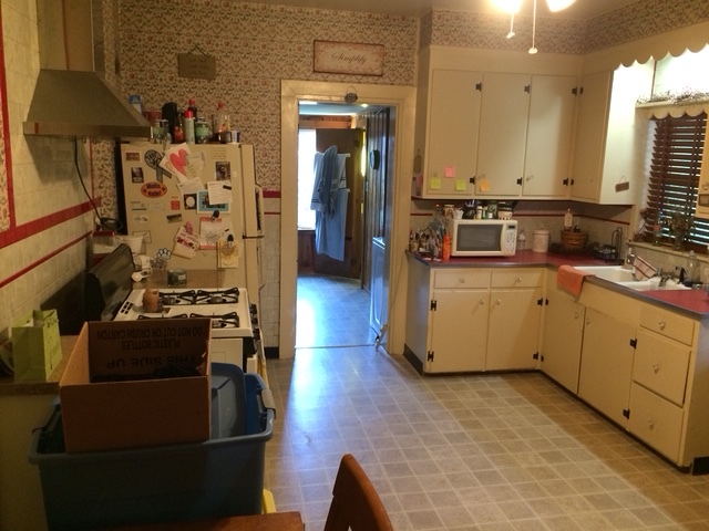 Kitchen and entrance to laundry room, bathroom and add'l small b'room - 454 W Vine St