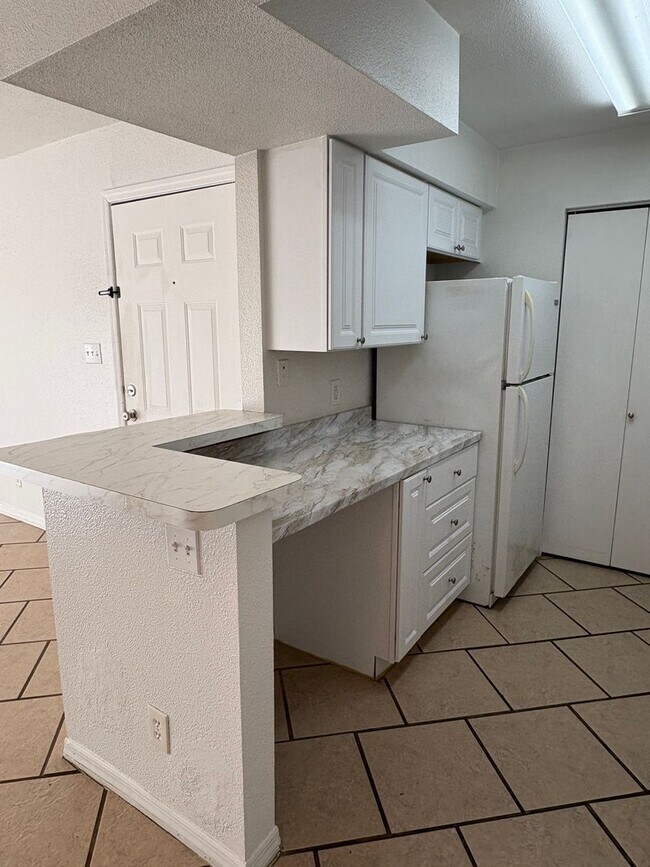 Foto del edificio - 1/1 Condo for Rent in Fort Myers