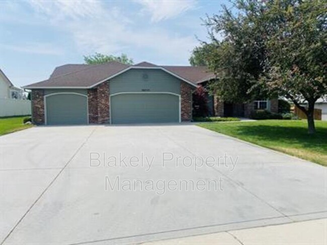 Building Photo - 15111 Kings Row Rd
