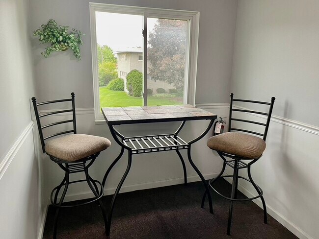 Pasillo 2 - 4915 Briarwood Ave