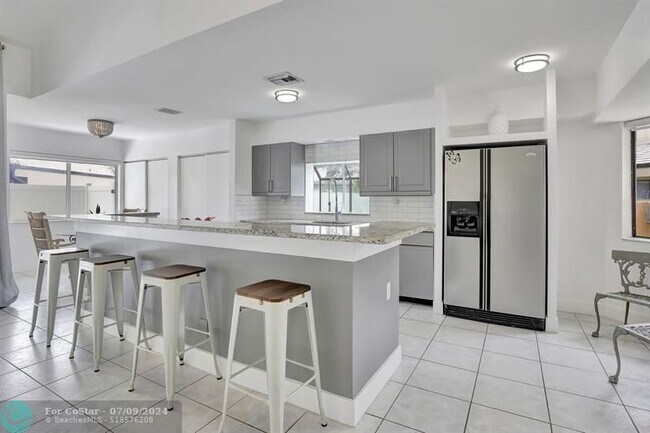 Building Photo - 9341 Chelsea Dr N