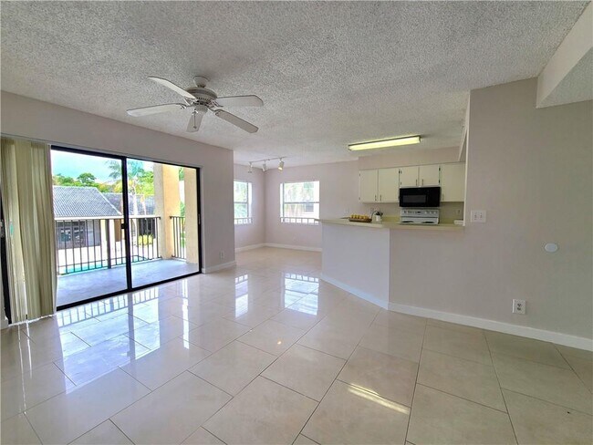 Building Photo - 9999 Summerbreeze Dr