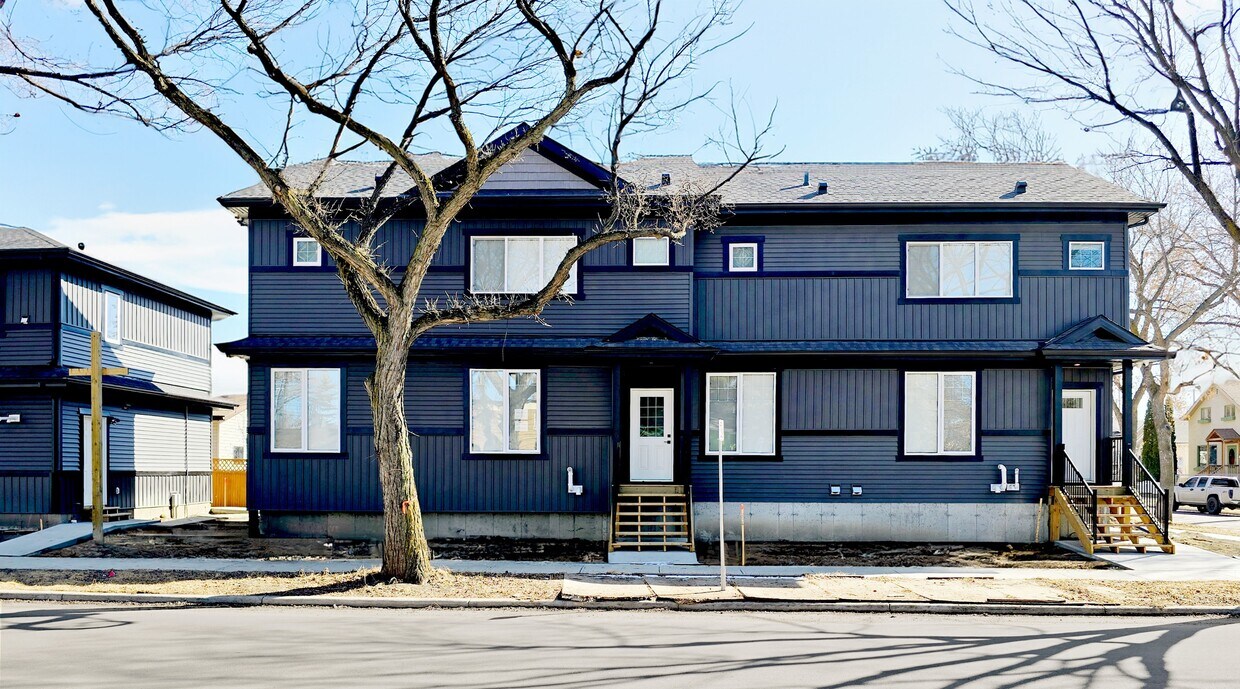 Photo principale - 9207-9117 117 Ave NW
