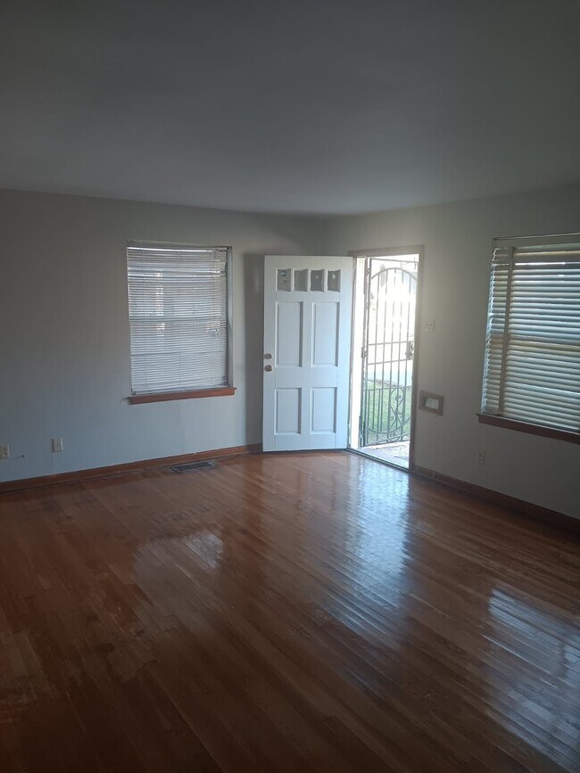 Foto del edificio - 824 Maury St