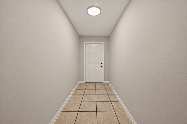 Building Photo - 8607 Valley Forest Dr
