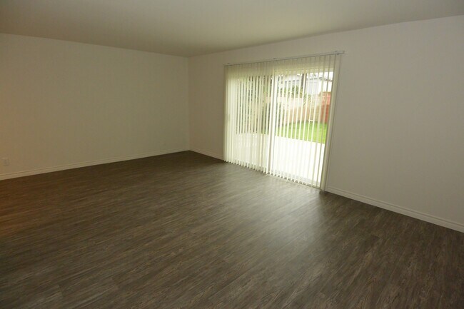 Foto del edificio - Totally Remodeled 4 BD 2 BA SFR in Hunting...