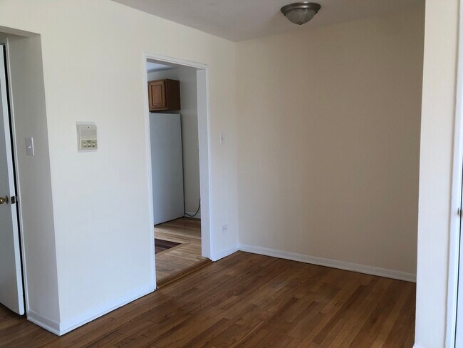 Foto del edificio - 6130 N Seeley Ave
